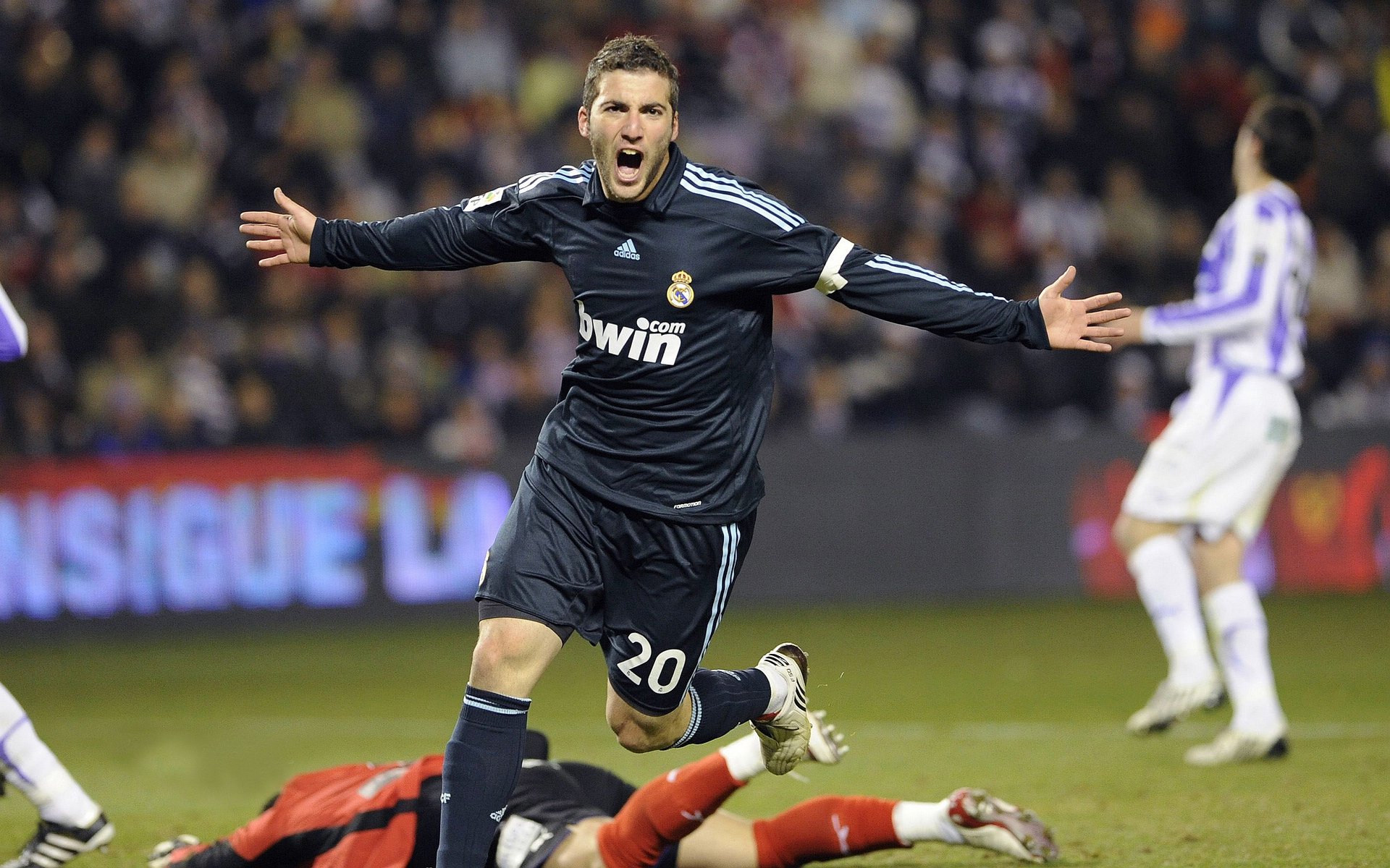冰火两重天!2026世界杯八分之一决赛,智利横扫加拿大,罗德里戈独造三球封神